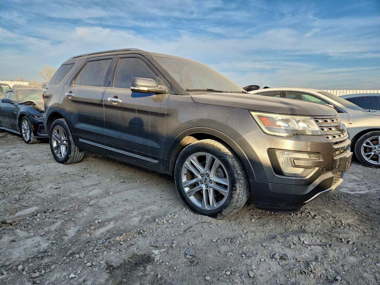 Ford Explorer Limited Image 4