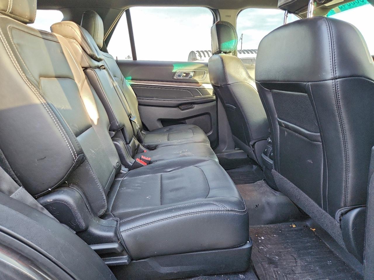 Ford Explorer Limited Image 11