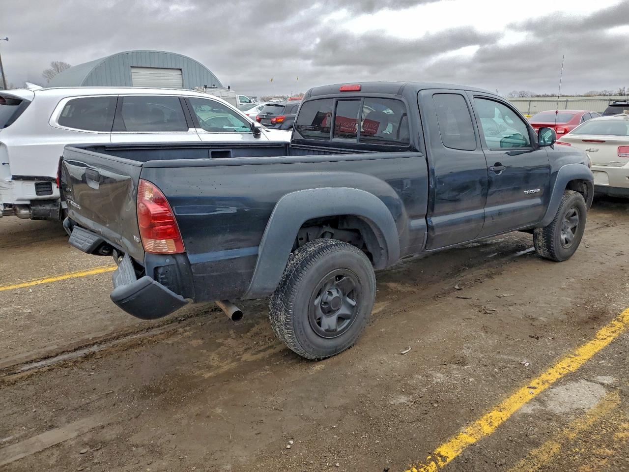 Toyota Tacoma Access Cab Image 10