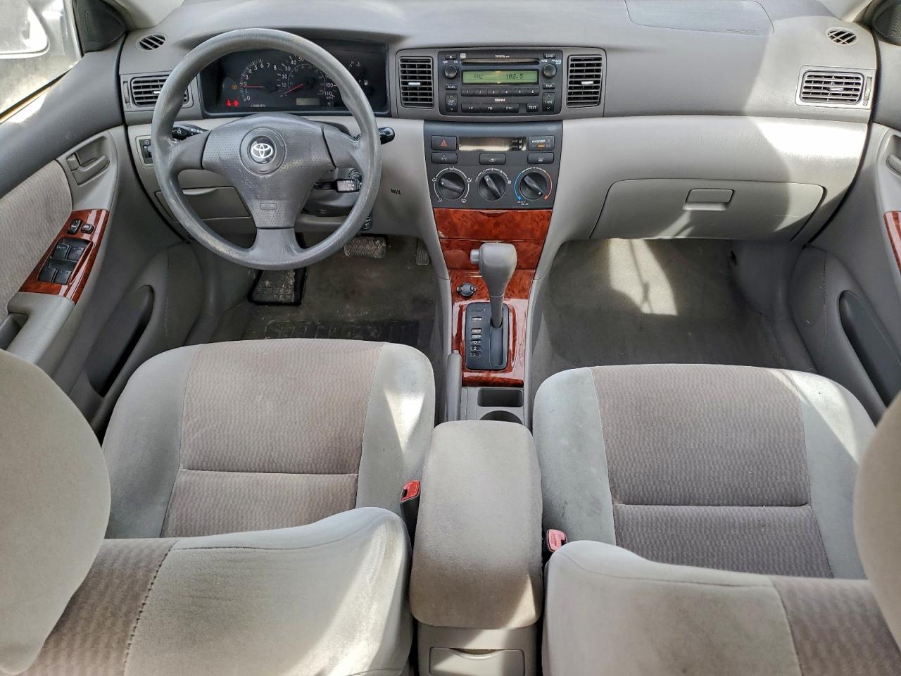 Toyota Corolla Ce Image 3