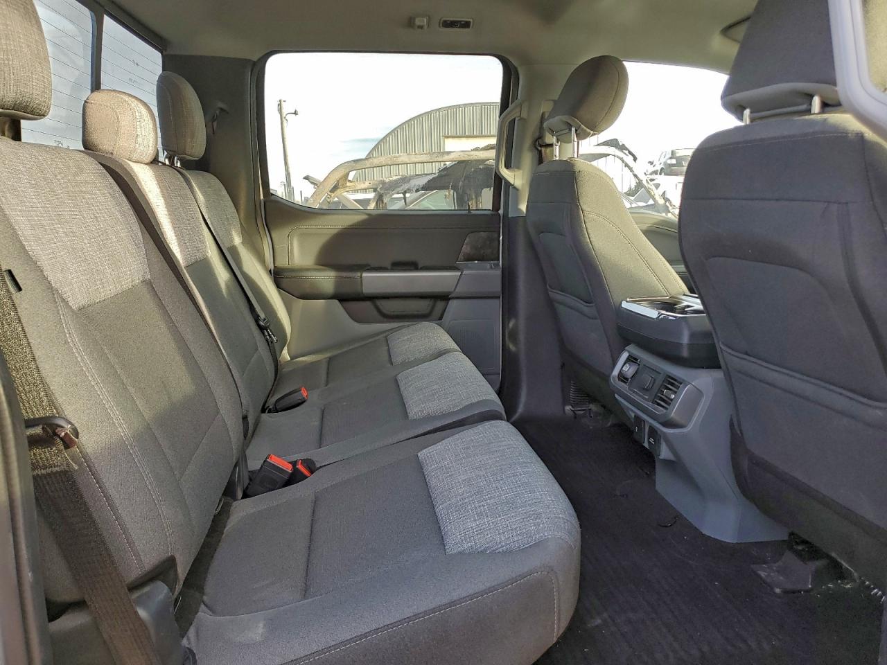 Ford F-150 Supercrew Image 3