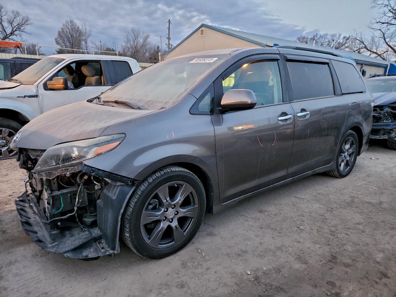 Toyota Sienna Se Image 1