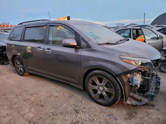 Toyota Sienna Se Image 3