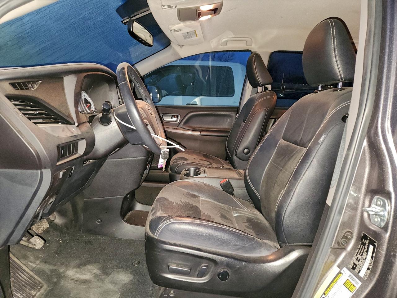 Toyota Sienna Se Image 5