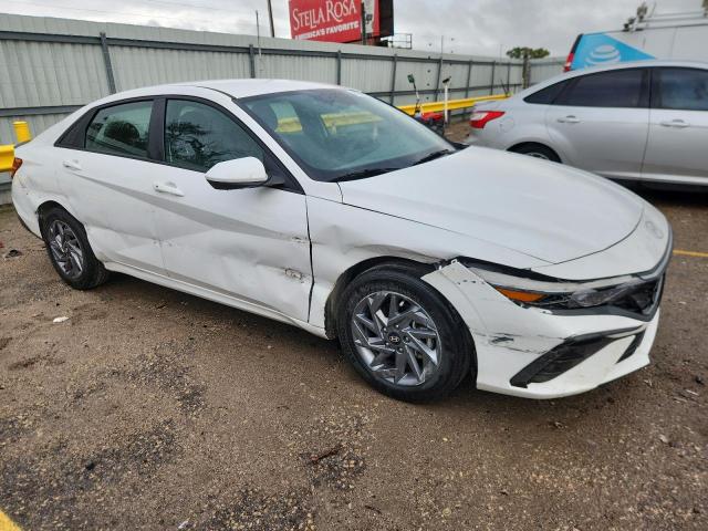 Hyundai ELANTRA Sel Image 3