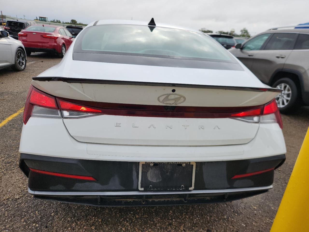 Hyundai ELANTRA Sel Image 6