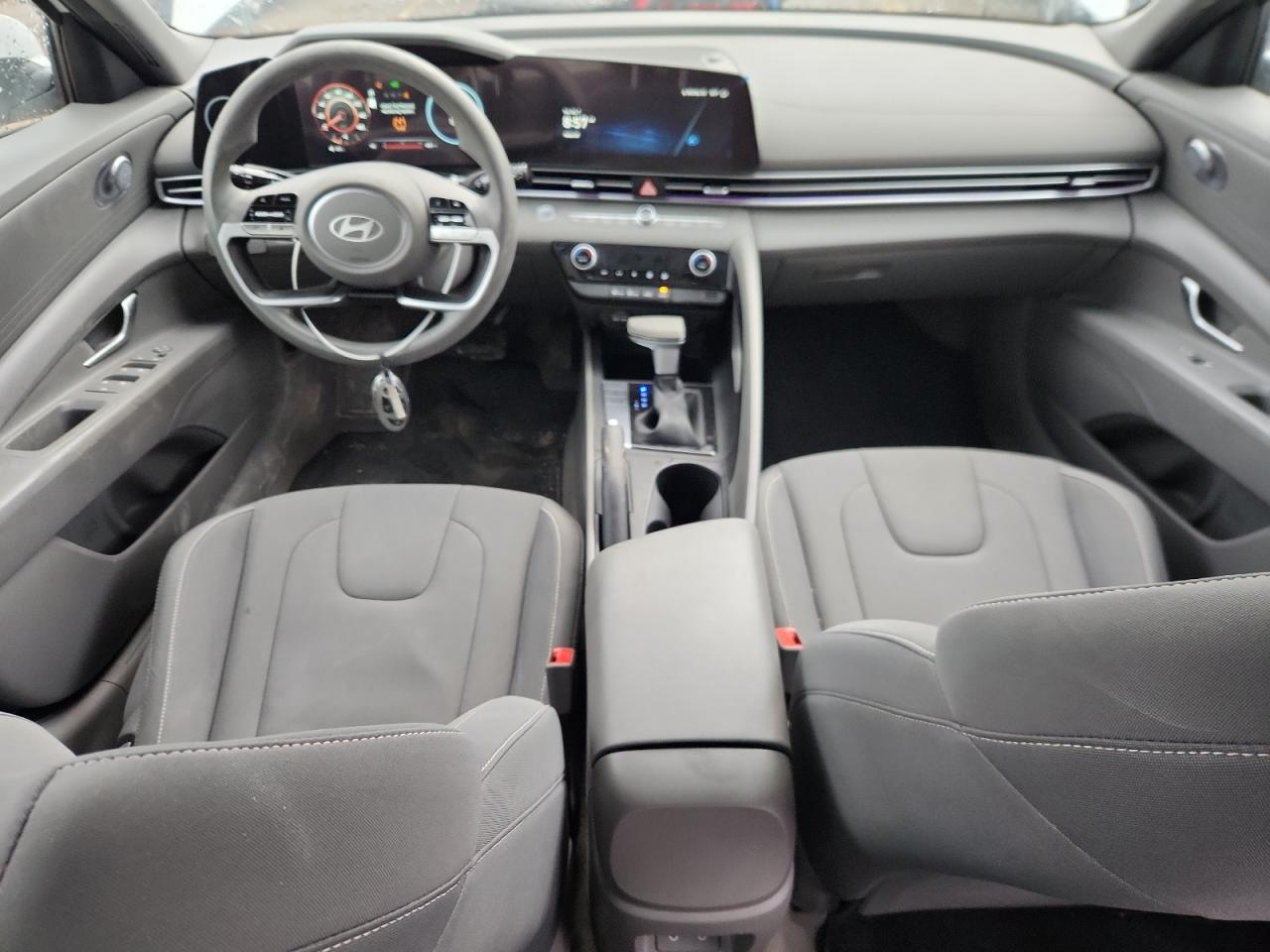 Hyundai ELANTRA Sel Image 12