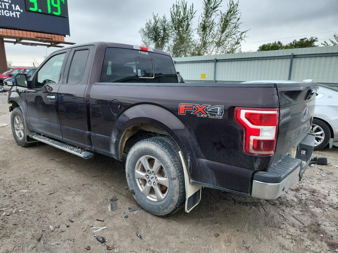Ford F-150 Super Cab Image 5