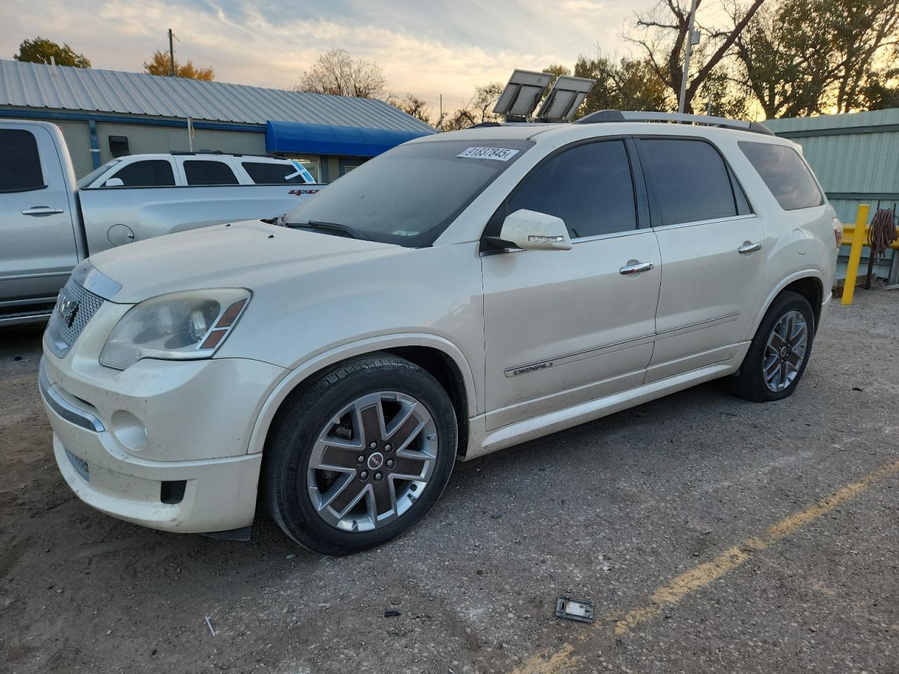 GMC Acadia Denali Image 1