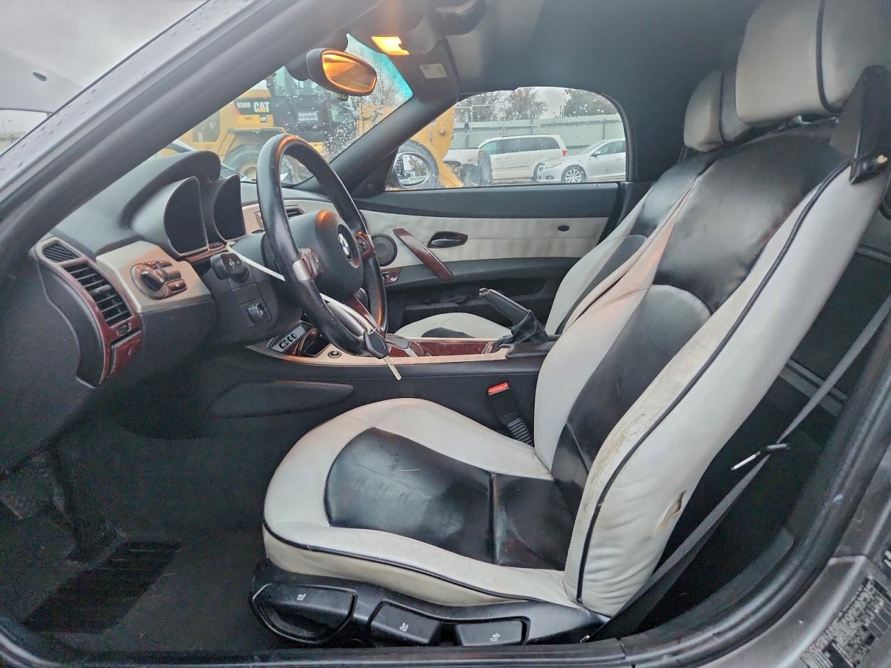 BMW Z Series 2.5 Image 12