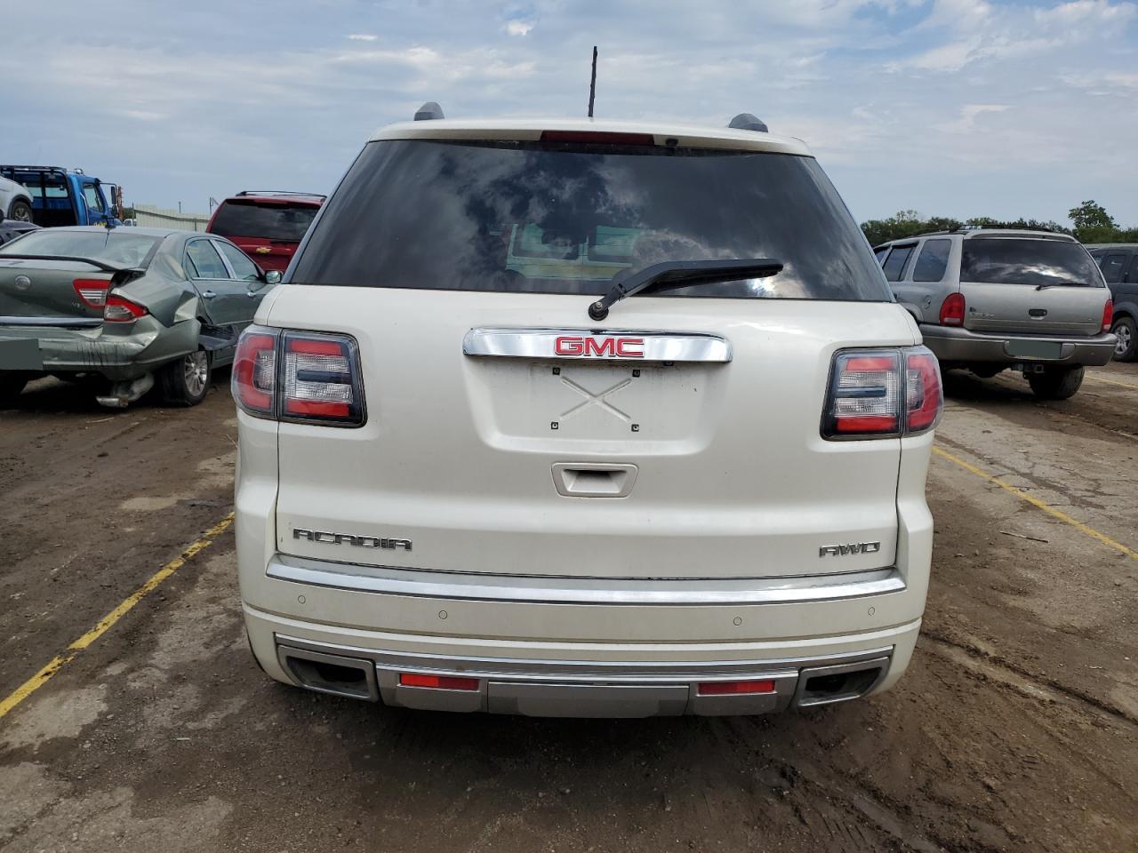 GMC Acadia Denali Image 9