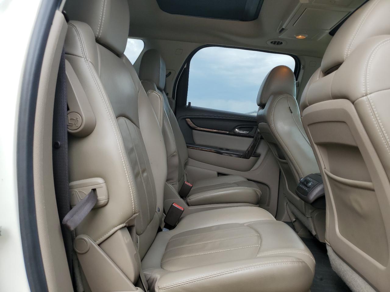 GMC Acadia Denali Image 8