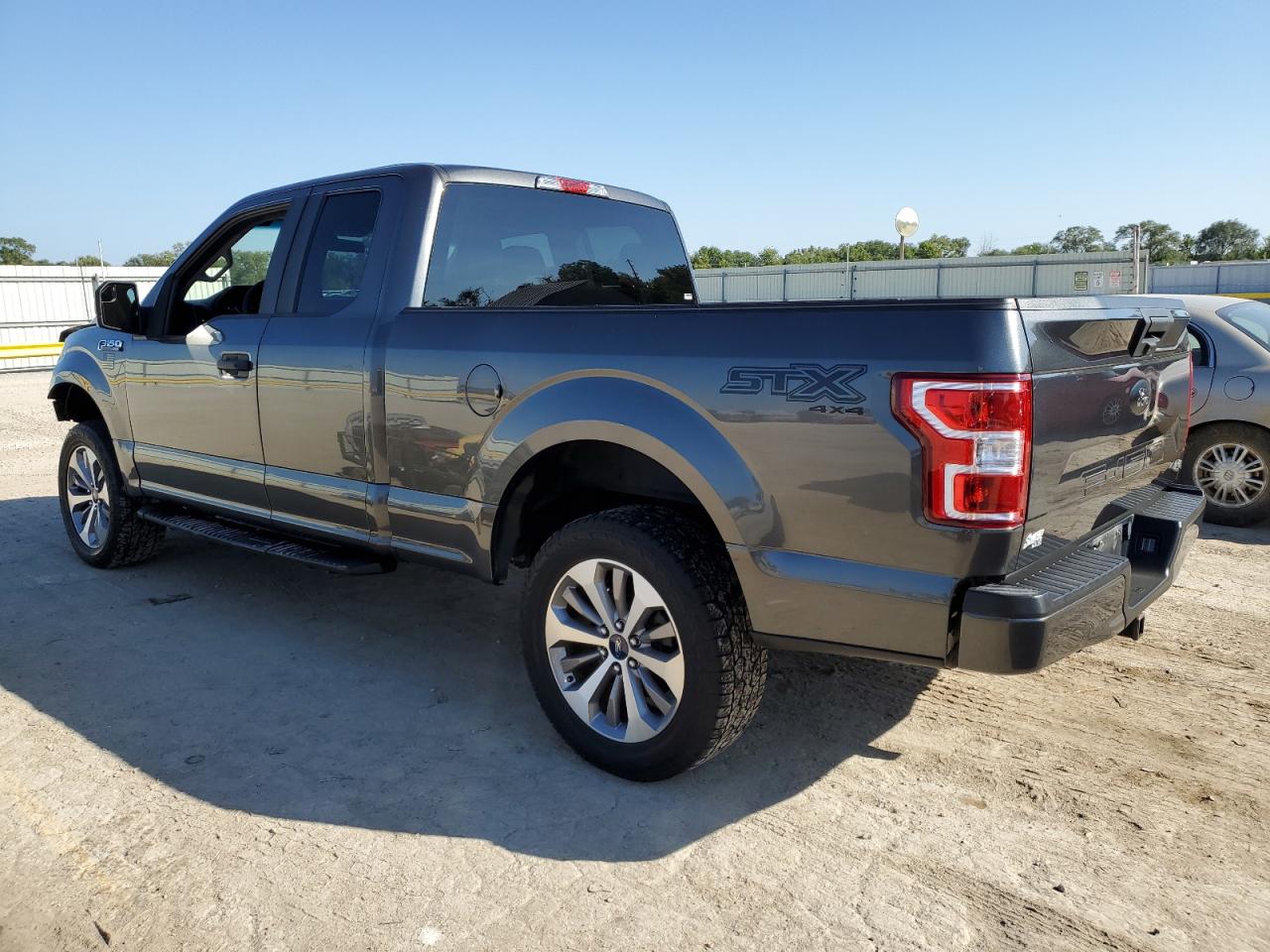Ford F-150 Super Cab Image 2