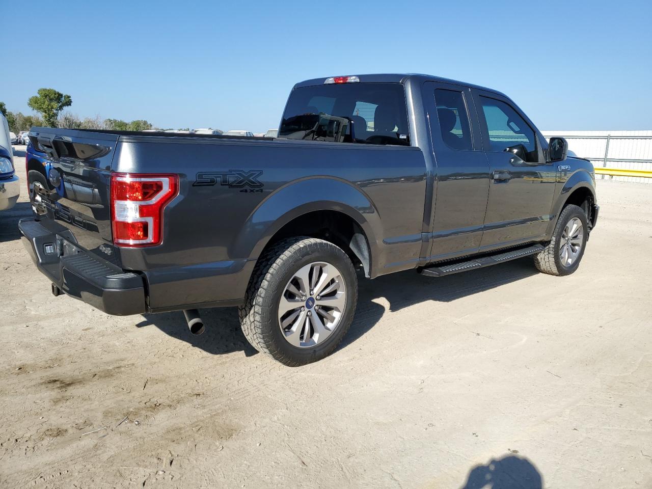 Ford F-150 Super Cab Image 3