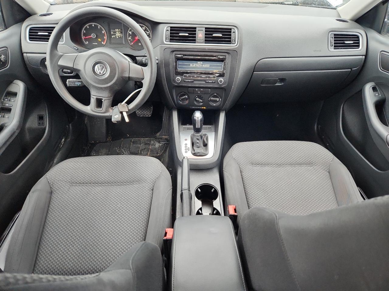 Volkswagen Jetta Base Image 11