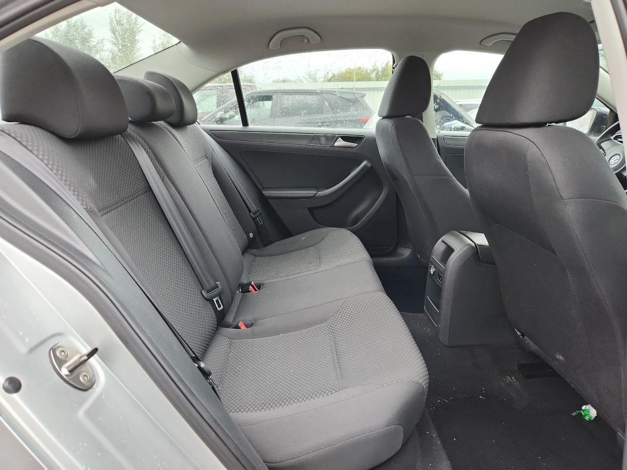 Volkswagen Jetta Base Image 2