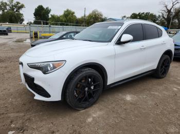  Salvage Alfa Romeo Stelvio