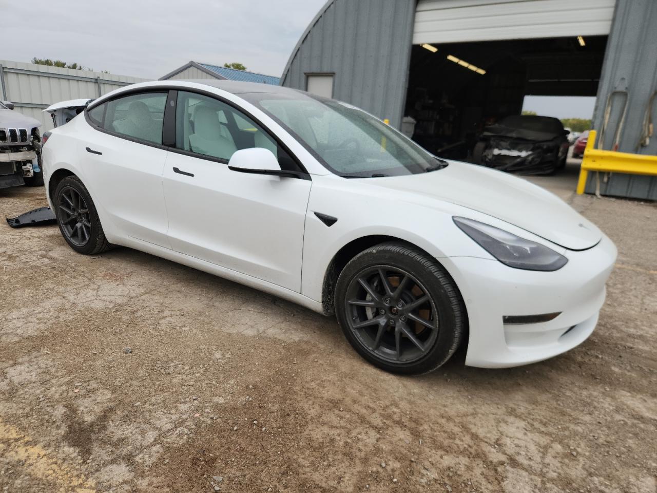 Tesla Model 3 Image 5