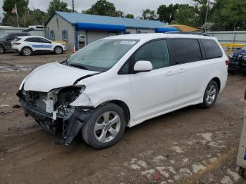  Salvage Toyota Sienna