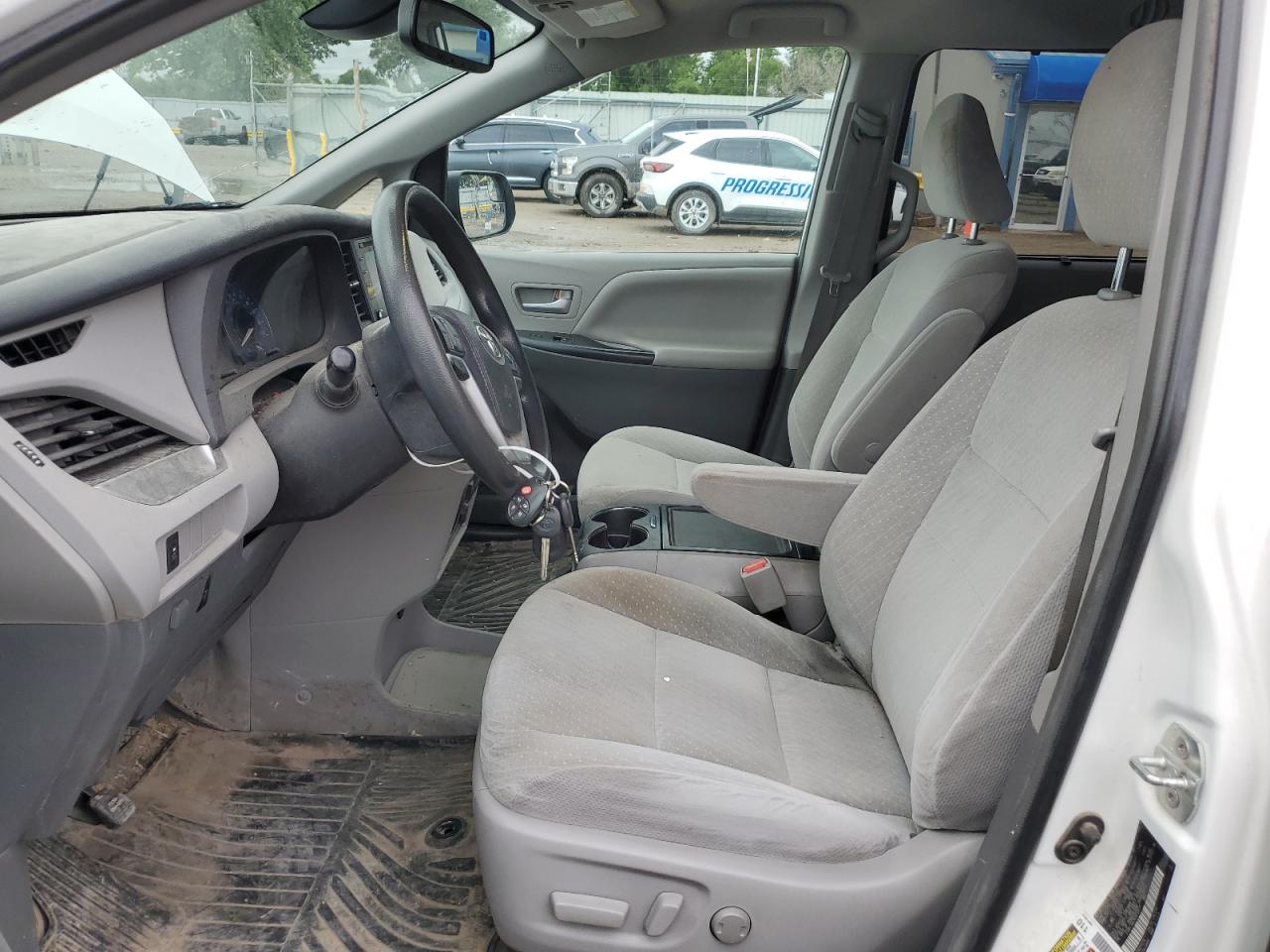 Toyota Sienna Le Image 5