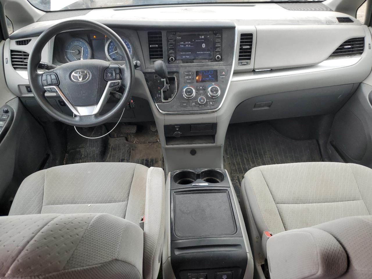 Toyota Sienna Le Image 12