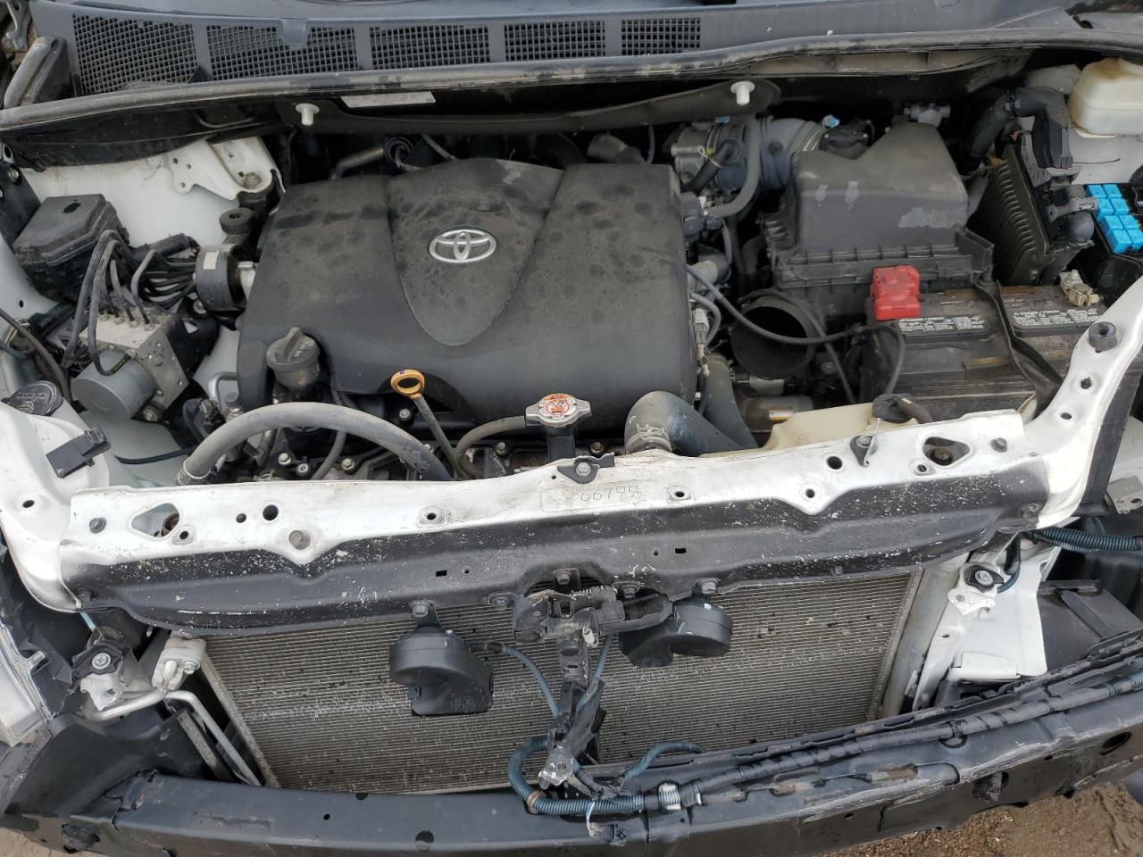 Toyota Sienna Le Image 13