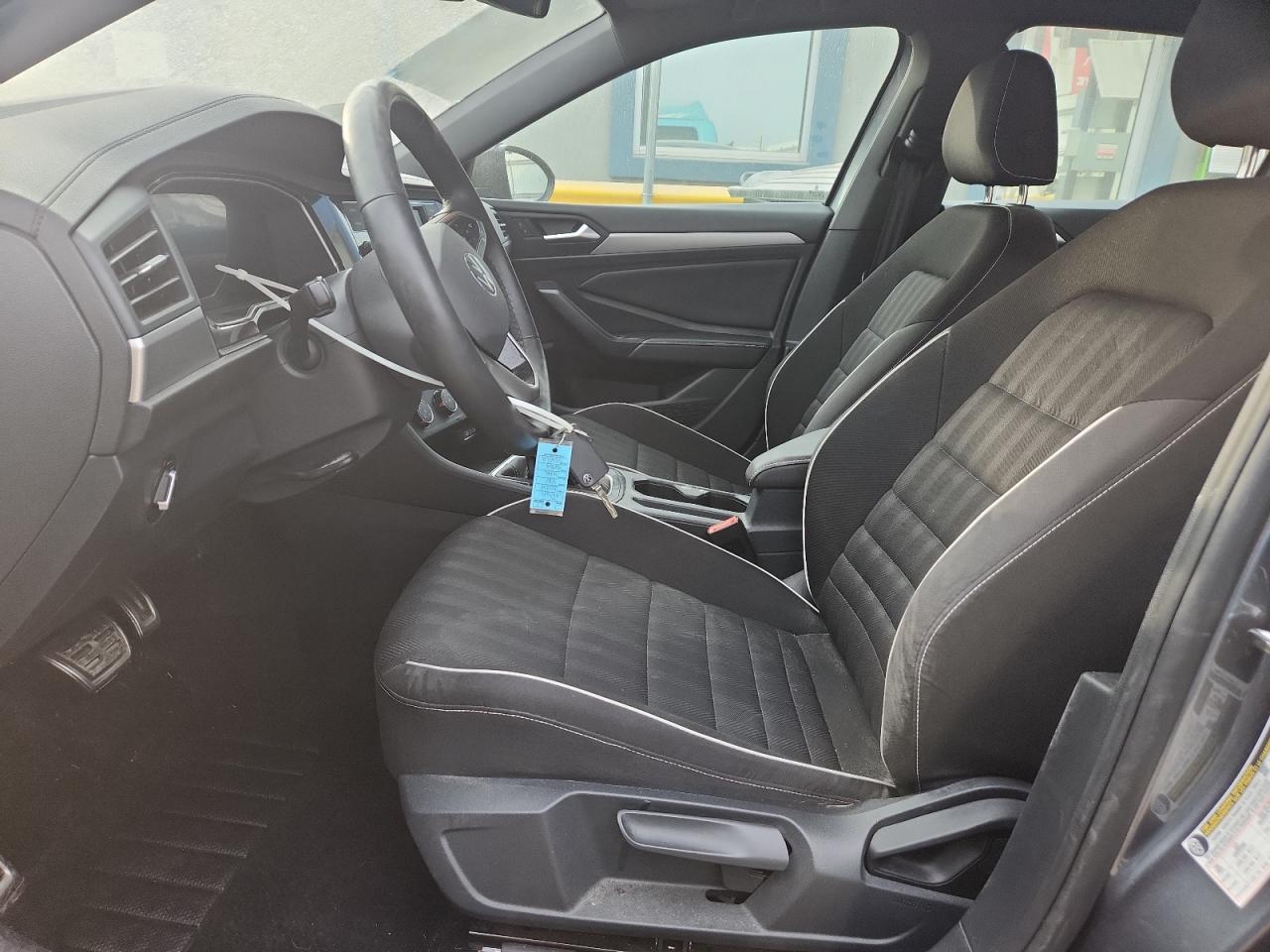 Volkswagen Jetta Sport Image 3