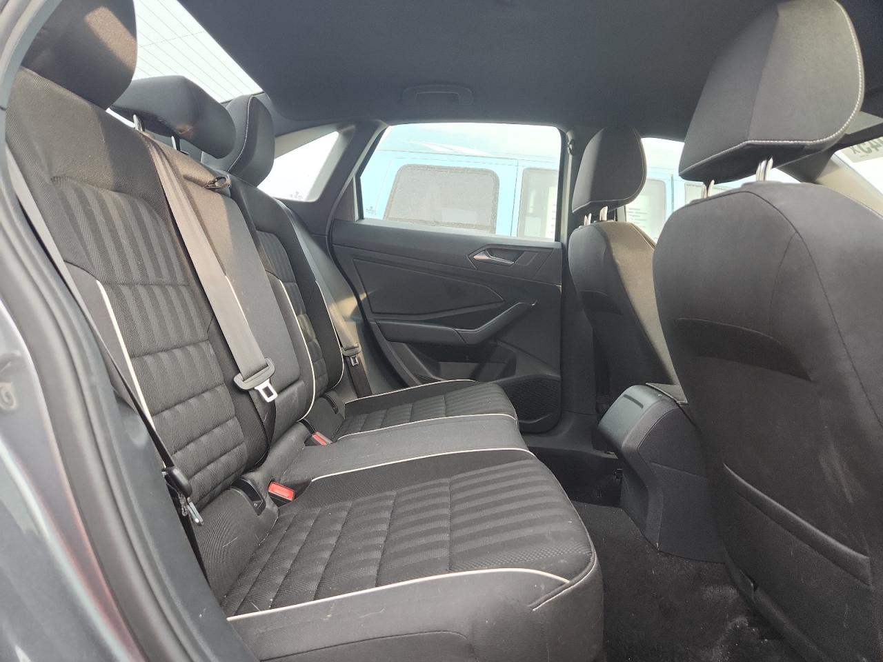 Volkswagen Jetta Sport Image 7