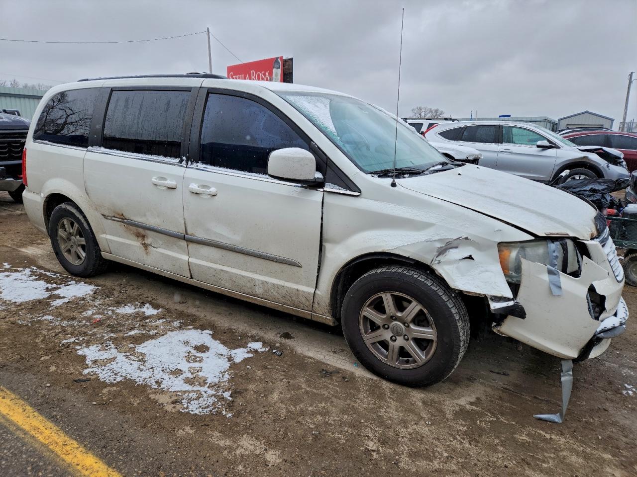 Chrysler Minivan Touring Image 5