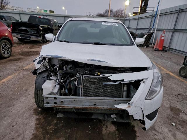 Nissan Versa S Image 6