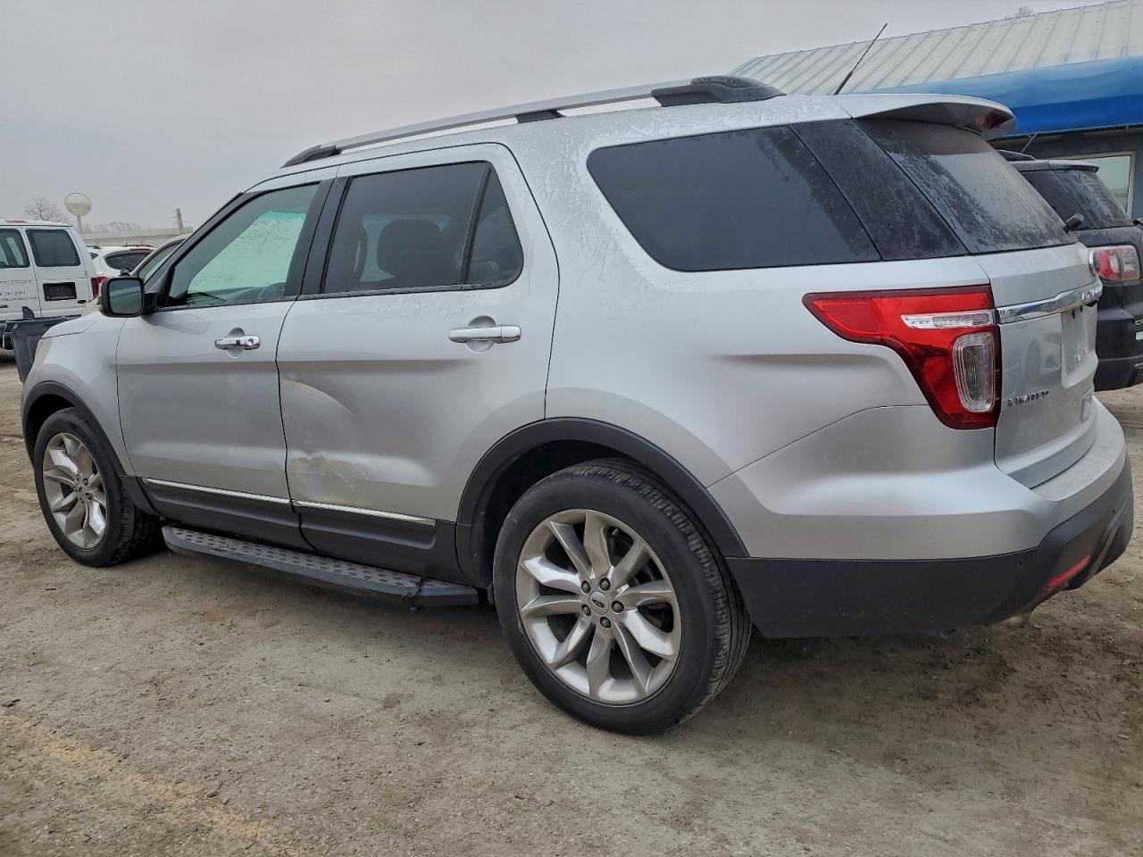 Ford Explorer Limited Image 12