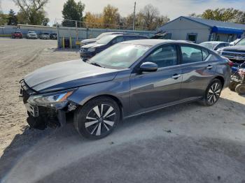 Salvage Nissan Altima