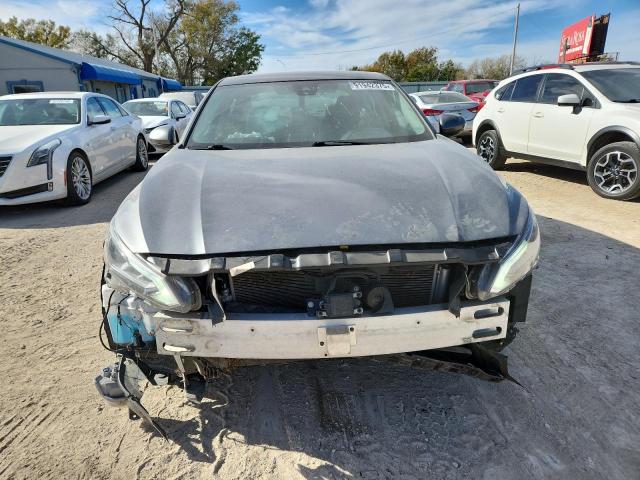 Nissan Altima Sv Image 13