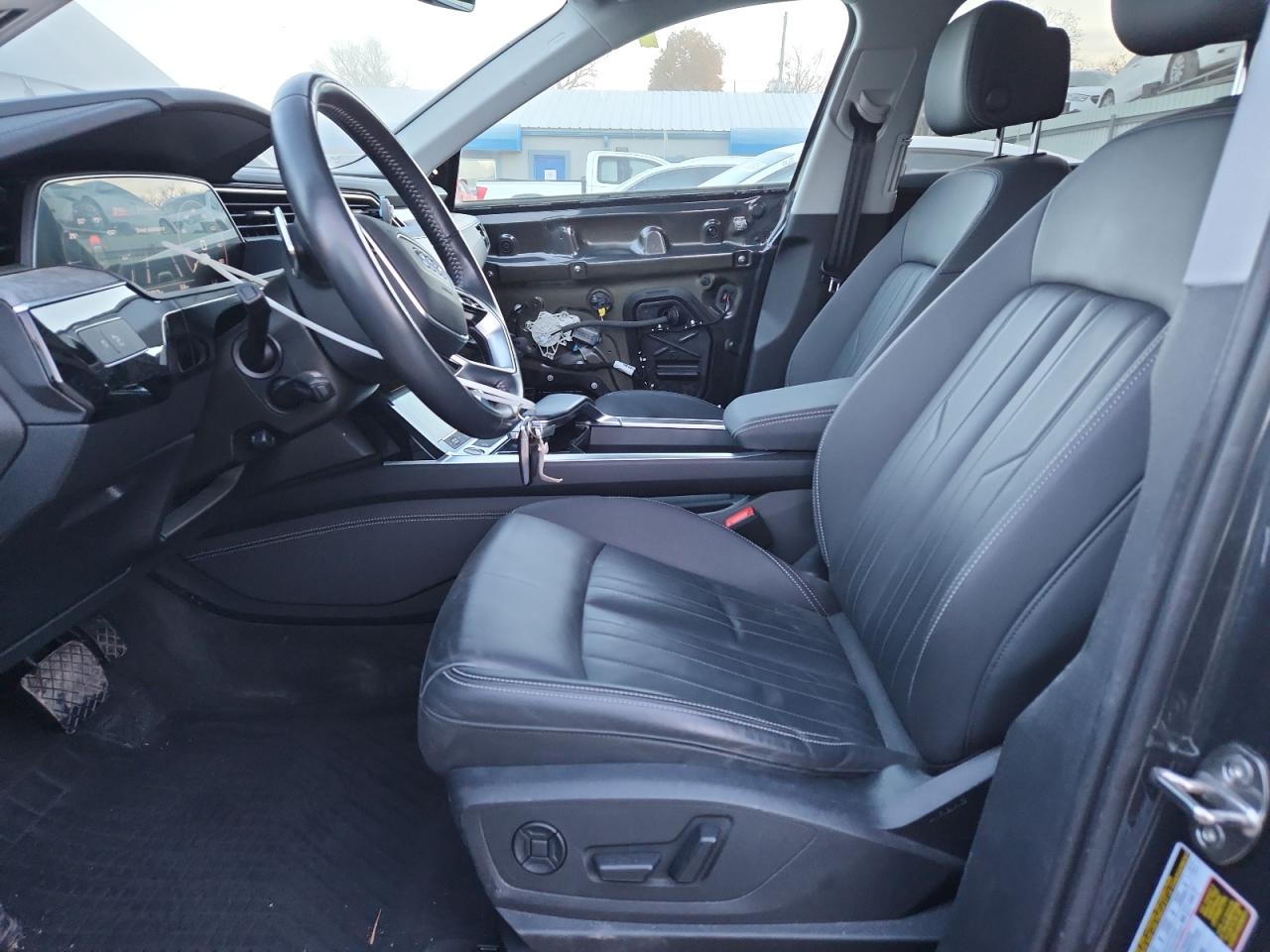 Audi e-tron Premium Image 10