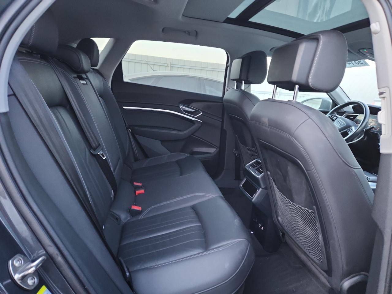 Audi e-tron Premium Image 6