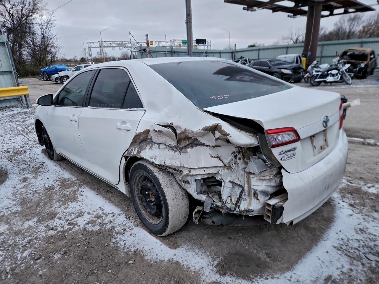 Toyota Camry Base Image 6