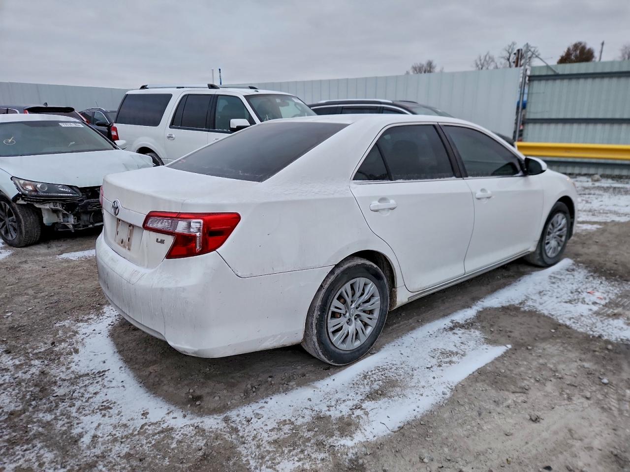 Toyota Camry Base Image 7