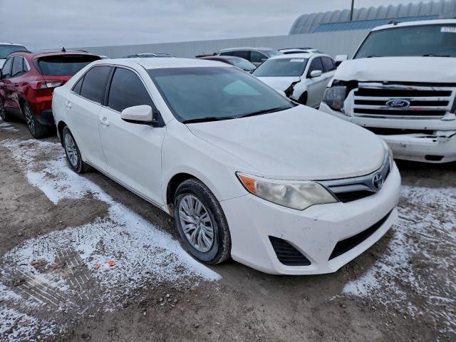 Toyota Camry Base Image 3