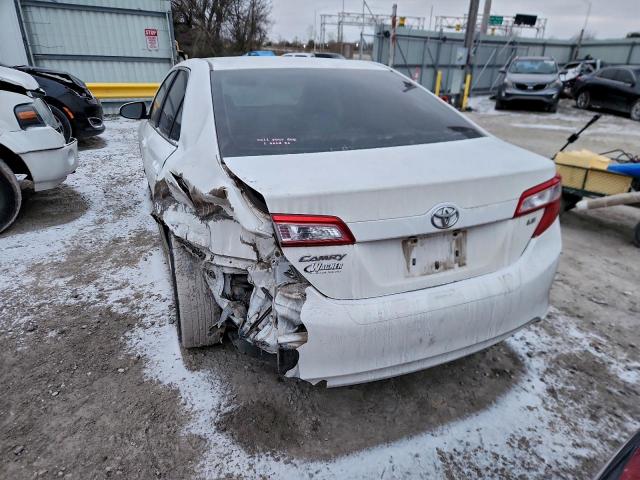 Toyota Camry Base Image 4