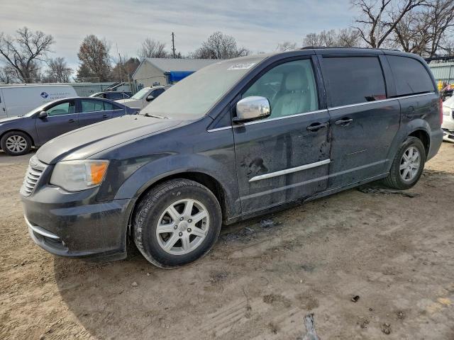  Salvage Chrysler Minivan