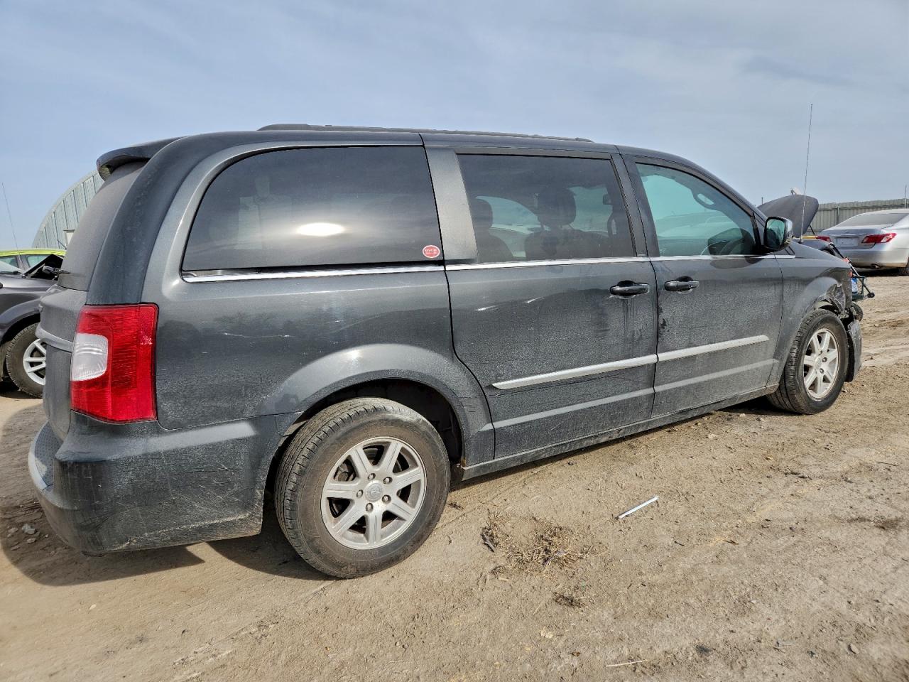 Chrysler Minivan Touring L Image 3