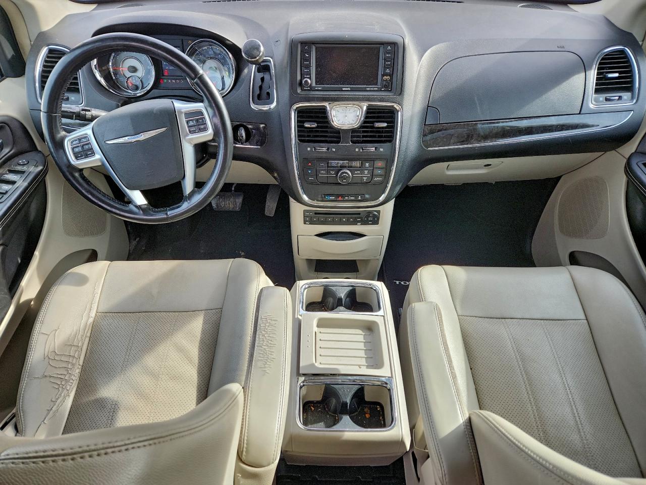 Chrysler Minivan Touring L Image 4