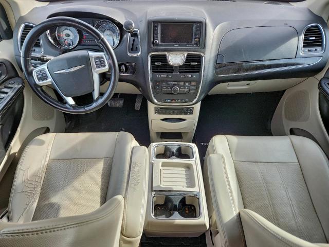 Chrysler Minivan Touring L Image 4