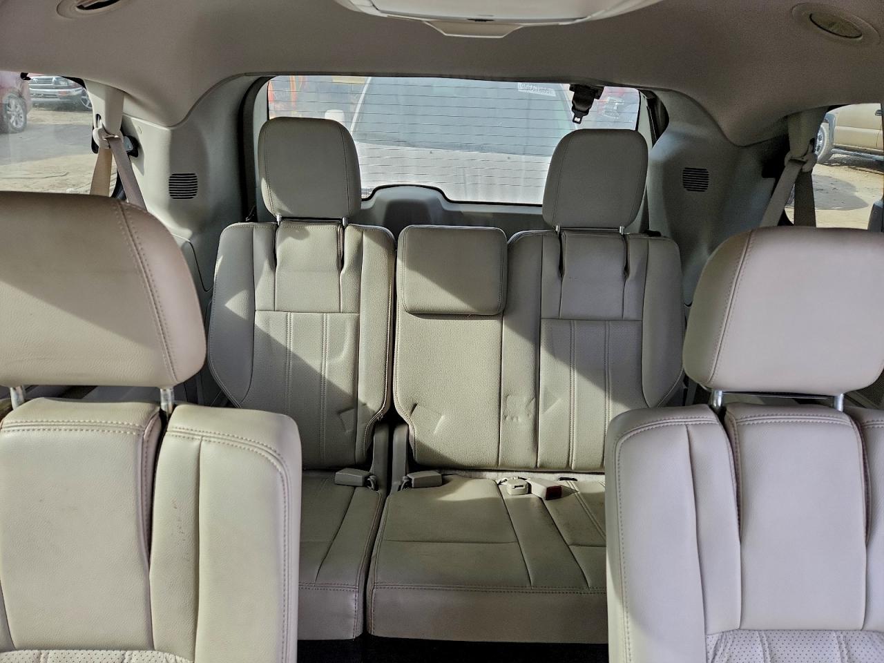 Chrysler Minivan Touring L Image 9