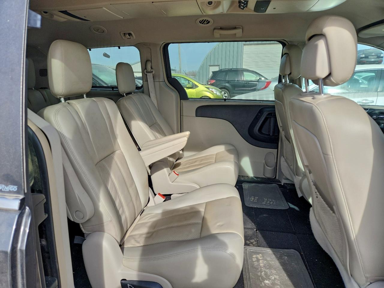 Chrysler Minivan Touring L Image 7