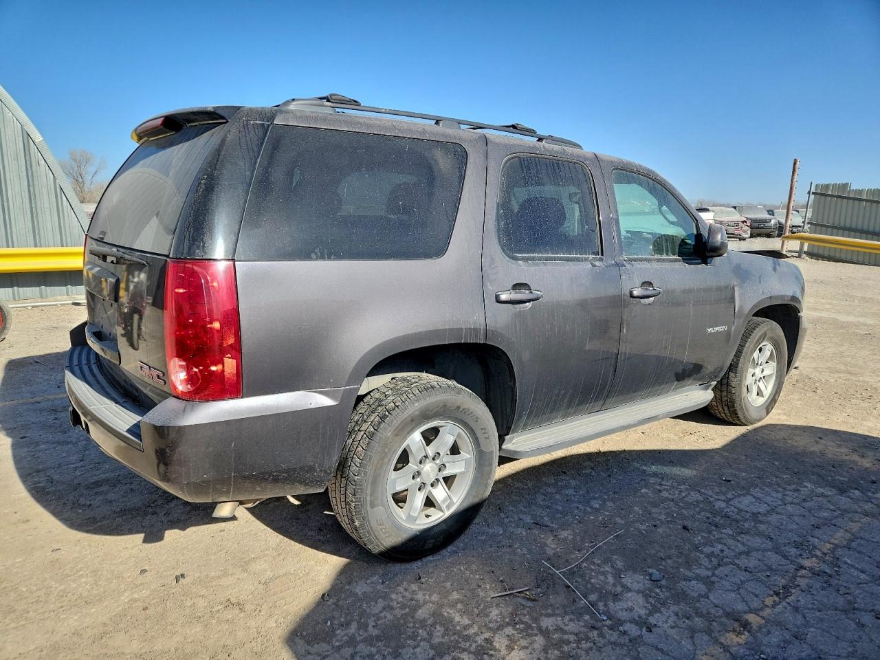 GMC Yukon Sle Image 8