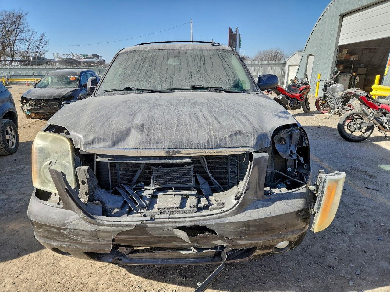 GMC Yukon Sle Image 6