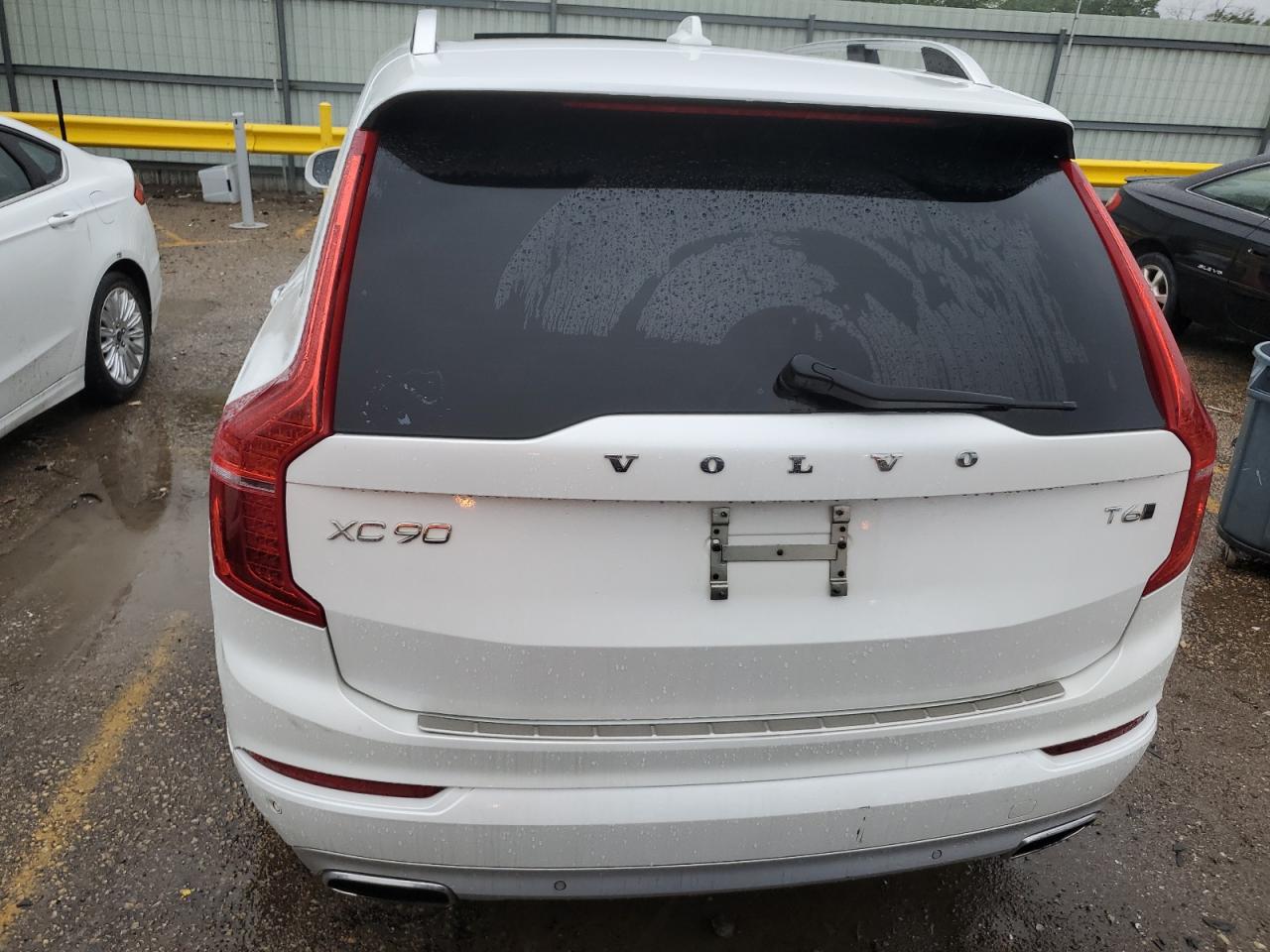 Volvo XC90 T6 Image 12