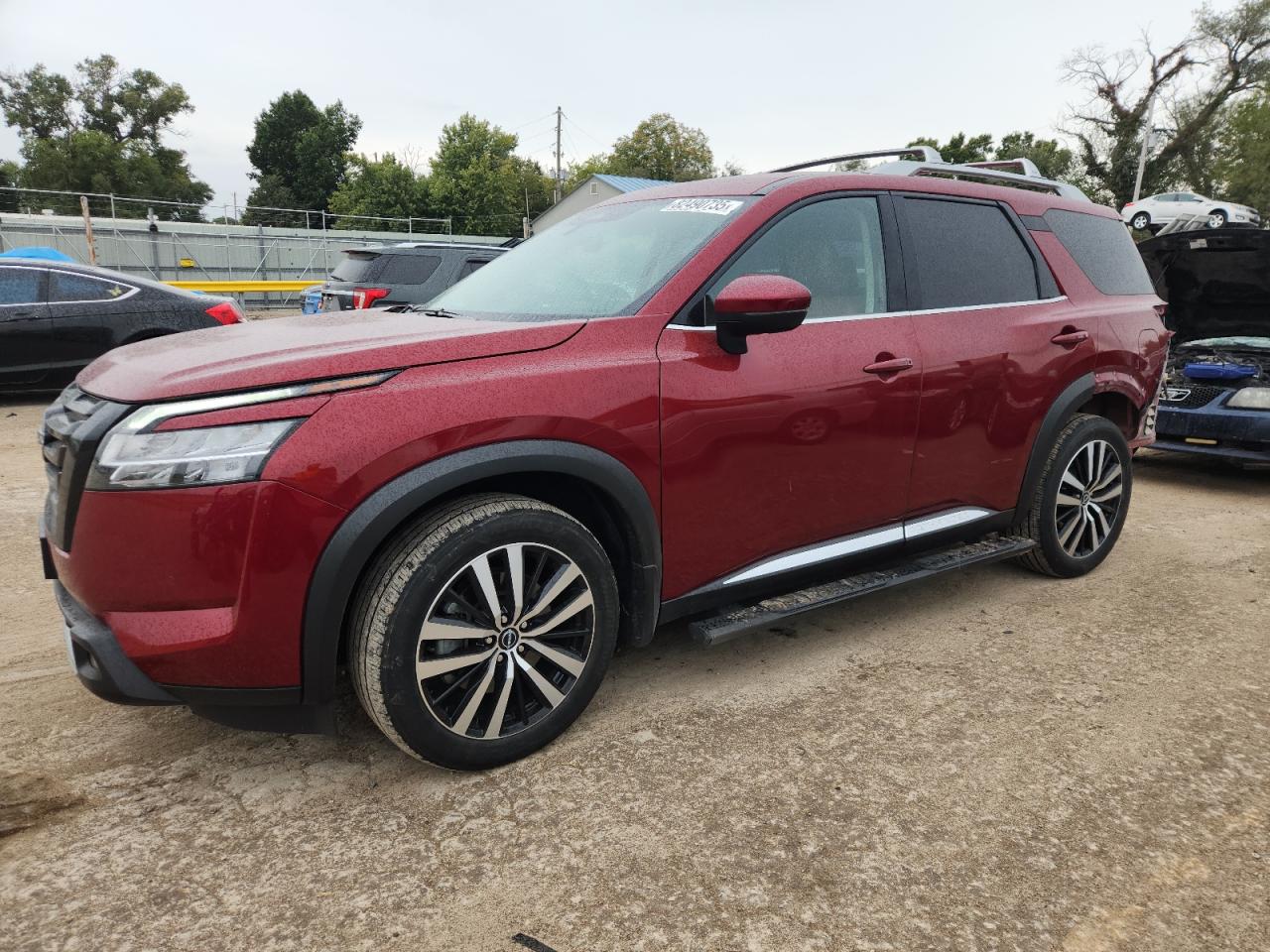 Nissan Pathfinder Platinum Image 1