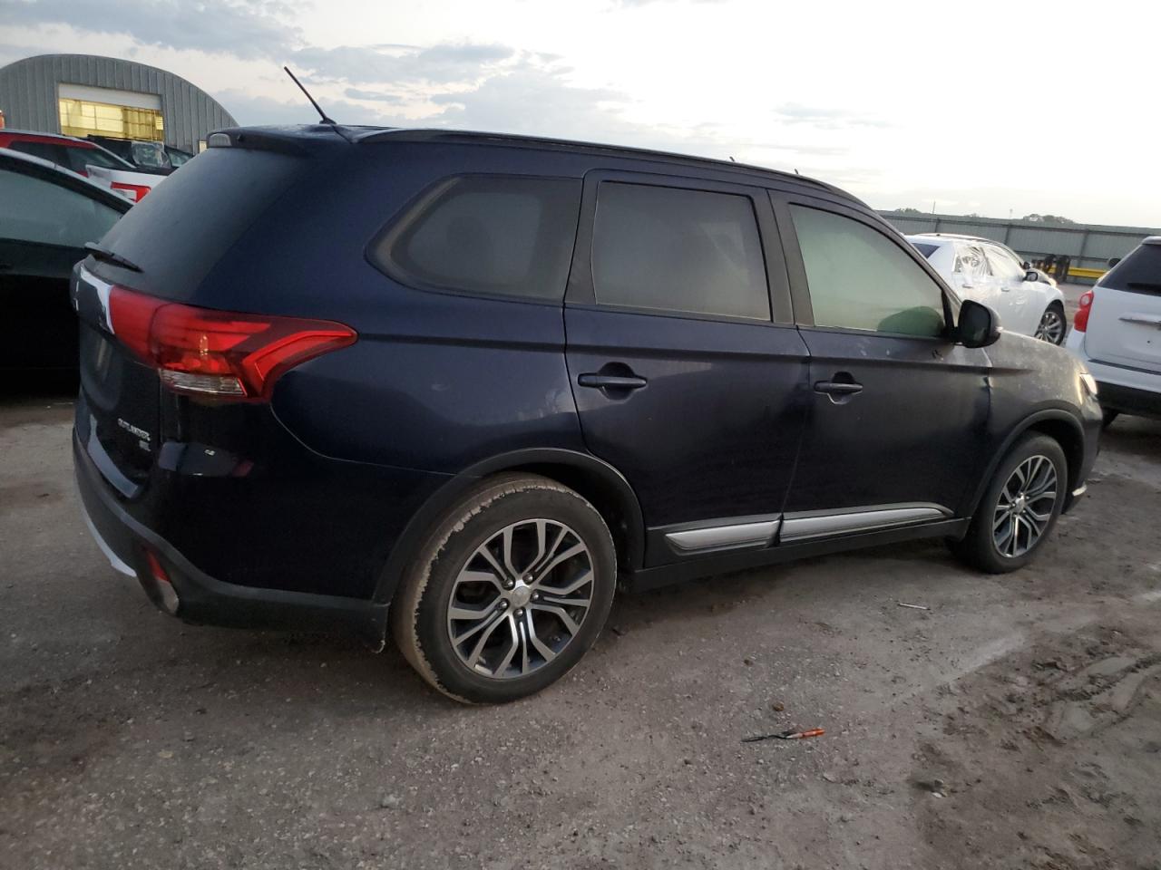 Mitsubishi Outlander Se Image 4